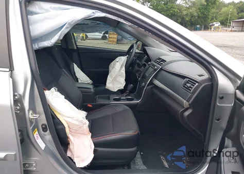 2017 Toyota Camry Le/Se/Xle/Xse z USA, uszkodzony, nr VIN 4T1BF1FK4HU451714